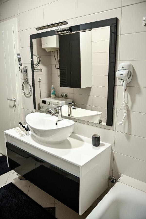 Luxury Apartment Karic Free Parking Tuzla Luaran gambar